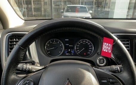 Mitsubishi Outlander III рестайлинг 3, 2016 год, 1 995 000 рублей, 14 фотография