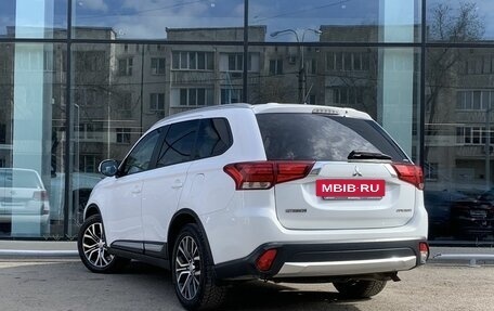 Mitsubishi Outlander III рестайлинг 3, 2016 год, 1 995 000 рублей, 7 фотография