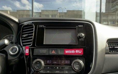 Mitsubishi Outlander III рестайлинг 3, 2016 год, 1 995 000 рублей, 13 фотография