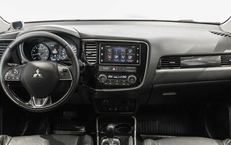 Mitsubishi Outlander III рестайлинг 3, 2018 год, 2 306 200 рублей, 6 фотография