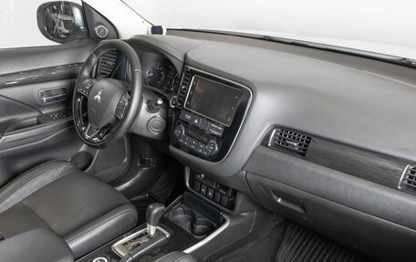 Mitsubishi Outlander III рестайлинг 3, 2018 год, 2 306 200 рублей, 7 фотография