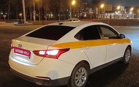 Hyundai Solaris II рестайлинг, 2018 год, 860 000 рублей, 10 фотография