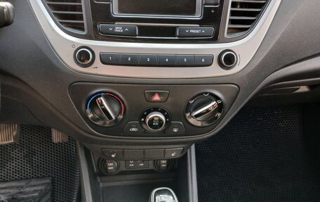 Hyundai Solaris II рестайлинг, 2018 год, 860 000 рублей, 28 фотография