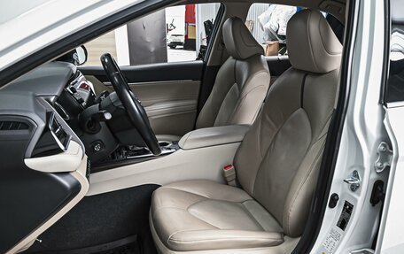 Toyota Camry, 2018 год, 2 880 000 рублей, 10 фотография