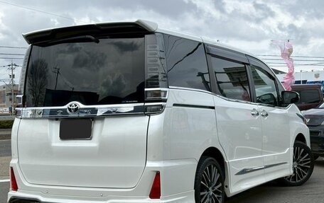 Toyota Voxy III, 2021 год, 1 900 000 рублей, 3 фотография