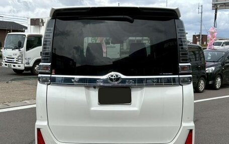 Toyota Voxy III, 2021 год, 1 900 000 рублей, 5 фотография