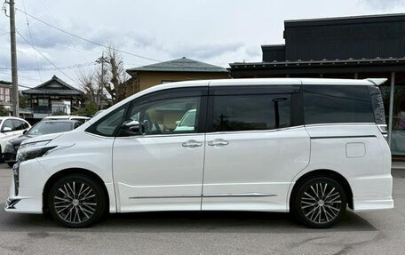 Toyota Voxy III, 2021 год, 1 900 000 рублей, 6 фотография