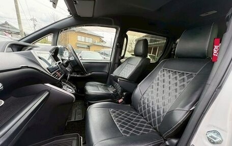 Toyota Voxy III, 2021 год, 1 900 000 рублей, 14 фотография