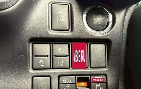 Toyota Voxy III, 2021 год, 1 900 000 рублей, 11 фотография