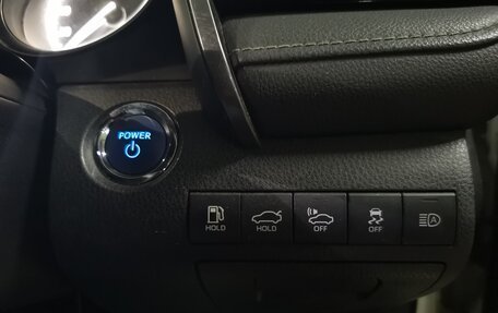 Toyota Camry, 2020 год, 3 000 000 рублей, 17 фотография