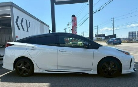 Toyota Prius IV XW50, 2021 год, 1 560 002 рублей, 5 фотография