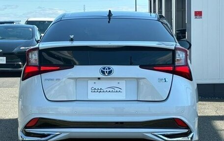 Toyota Prius IV XW50, 2021 год, 1 560 002 рублей, 7 фотография