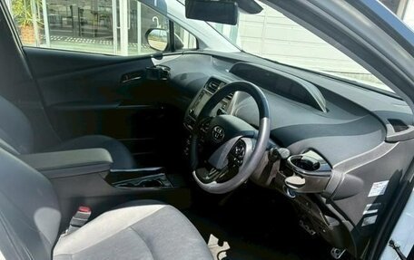 Toyota Prius IV XW50, 2021 год, 1 560 002 рублей, 14 фотография