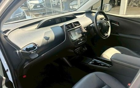 Toyota Prius IV XW50, 2021 год, 1 560 002 рублей, 15 фотография