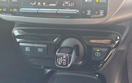 Toyota Prius IV XW50, 2021 год, 1 560 002 рублей, 18 фотография