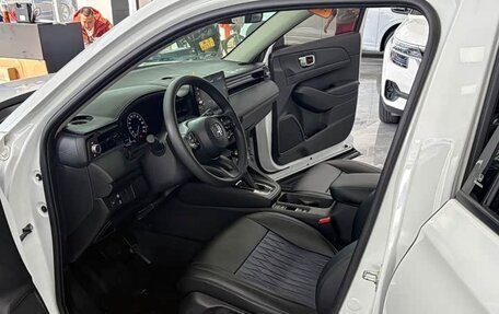 Honda Vezel, 2022 год, 1 850 000 рублей, 16 фотография