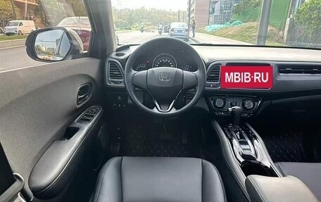 Honda Vezel, 2022 год, 1 470 000 рублей, 10 фотография