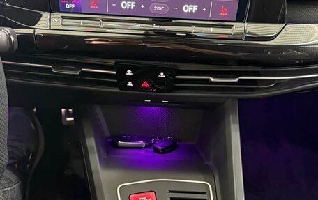 Volkswagen Golf VIII, 2022 год, 1 930 000 рублей, 15 фотография