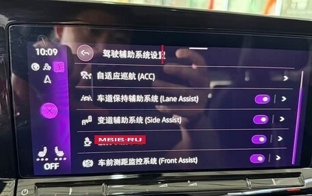 Volkswagen Golf VIII, 2022 год, 1 930 000 рублей, 12 фотография