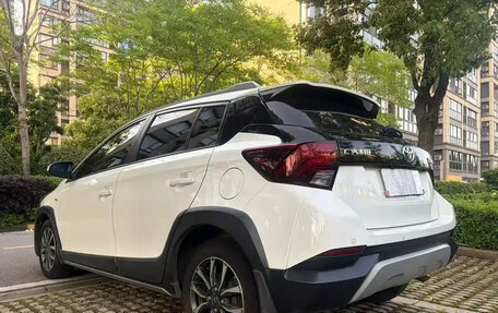 Toyota Yaris XP150 рестайлинг, 2022 год, 1 140 000 рублей, 5 фотография