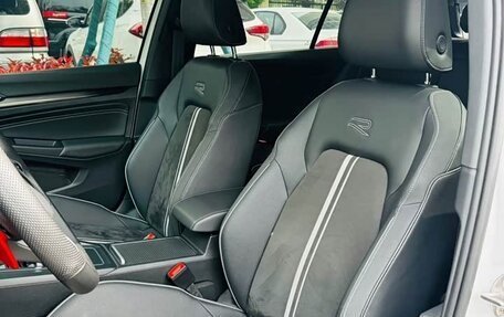 Volkswagen Golf VIII, 2022 год, 1 870 000 рублей, 14 фотография