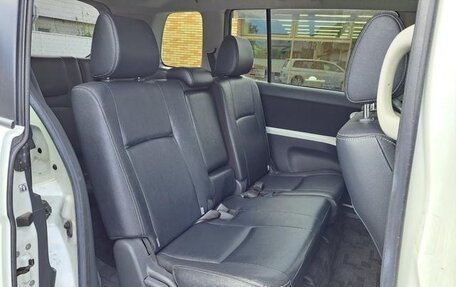 Toyota ISis I, 2017 год, 1 115 000 рублей, 21 фотография