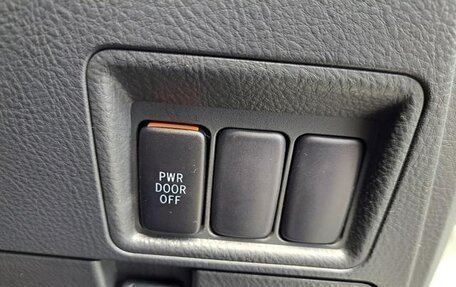 Toyota ISis I, 2017 год, 1 115 000 рублей, 15 фотография