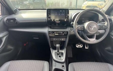 Toyota Yaris Cross, 2023 год, 1 580 000 рублей, 8 фотография