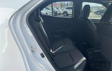 Toyota Yaris Cross, 2023 год, 1 580 000 рублей, 16 фотография