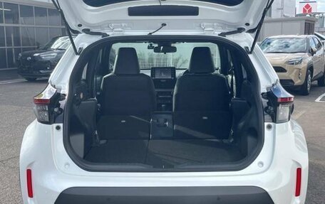 Toyota Yaris Cross, 2023 год, 1 580 000 рублей, 17 фотография