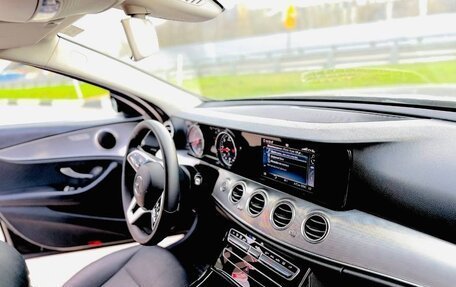 Mercedes-Benz E-Класс, 2020 год, 1 900 000 рублей, 2 фотография