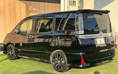 Toyota Voxy III, 2021 год, 1 950 005 рублей, 2 фотография