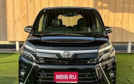 Toyota Voxy III, 2021 год, 1 950 005 рублей, 3 фотография