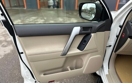 Toyota Land Cruiser Prado 150 рестайлинг 2, 2017 год, 5 100 000 рублей, 8 фотография