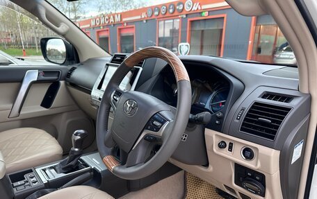 Toyota Land Cruiser Prado 150 рестайлинг 2, 2017 год, 5 100 000 рублей, 10 фотография