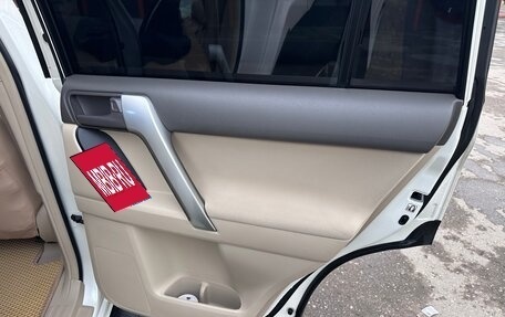 Toyota Land Cruiser Prado 150 рестайлинг 2, 2017 год, 5 100 000 рублей, 12 фотография