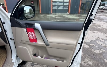 Toyota Land Cruiser Prado 150 рестайлинг 2, 2017 год, 5 100 000 рублей, 11 фотография
