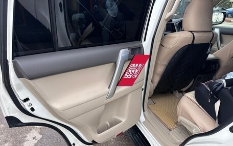 Toyota Land Cruiser Prado 150 рестайлинг 2, 2017 год, 5 100 000 рублей, 9 фотография