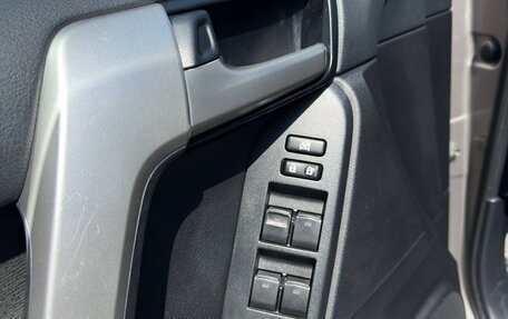 Toyota Land Cruiser Prado 150 рестайлинг 2, 2020 год, 7 200 000 рублей, 13 фотография