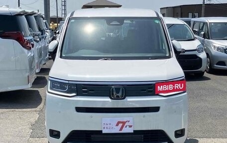 Honda Stepwgn, 2022 год, 1 950 000 рублей, 2 фотография