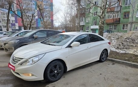 Hyundai Sonata VI, 2011 год, 1 100 000 рублей, 1 фотография