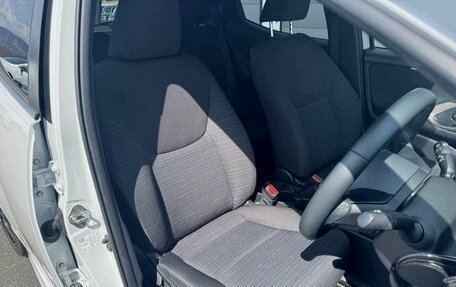 Toyota Yaris, 2023 год, 1 575 000 рублей, 6 фотография