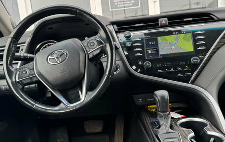 Toyota Camry, 2018 год, 2 700 000 рублей, 9 фотография