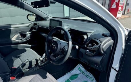 Toyota Yaris, 2023 год, 1 575 000 рублей, 7 фотография