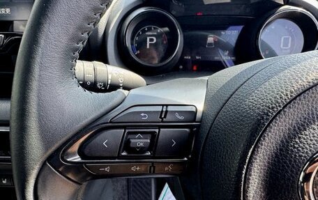 Toyota Yaris, 2023 год, 1 575 000 рублей, 10 фотография