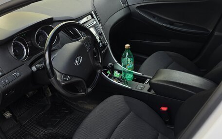 Hyundai Sonata VI, 2011 год, 1 100 000 рублей, 9 фотография