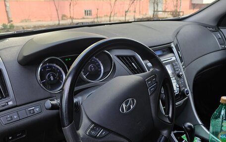 Hyundai Sonata VI, 2011 год, 1 100 000 рублей, 10 фотография