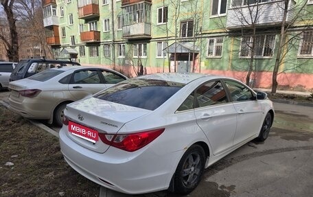 Hyundai Sonata VI, 2011 год, 1 100 000 рублей, 5 фотография