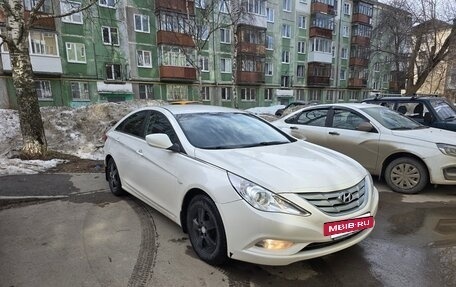Hyundai Sonata VI, 2011 год, 1 100 000 рублей, 3 фотография