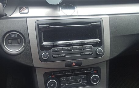 Volkswagen Passat B7, 2011 год, 725 000 рублей, 14 фотография